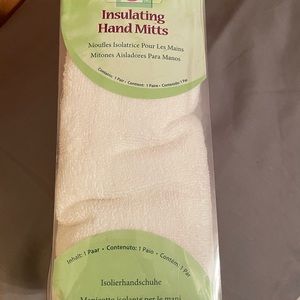 Insulated hand mittens NWOT